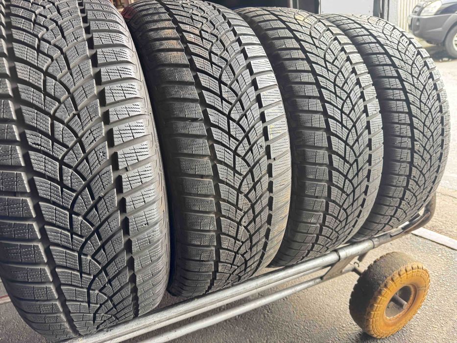 225/55 17 GoodYear Ultra Grip Performance шини зимові
