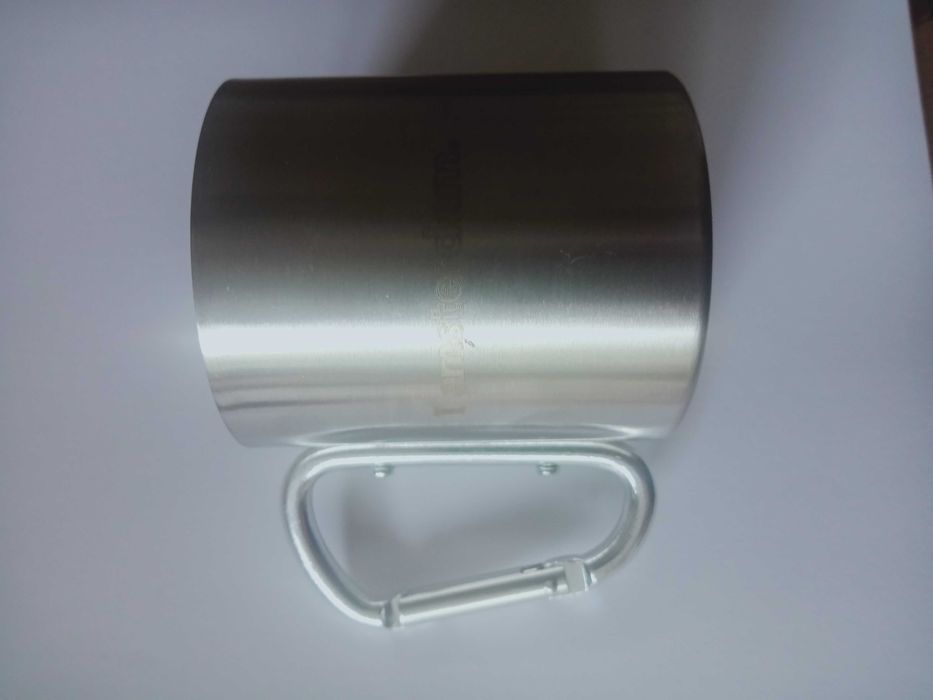 Survivarowy kubek  z karabińczykiem ze stali nierdzewnej