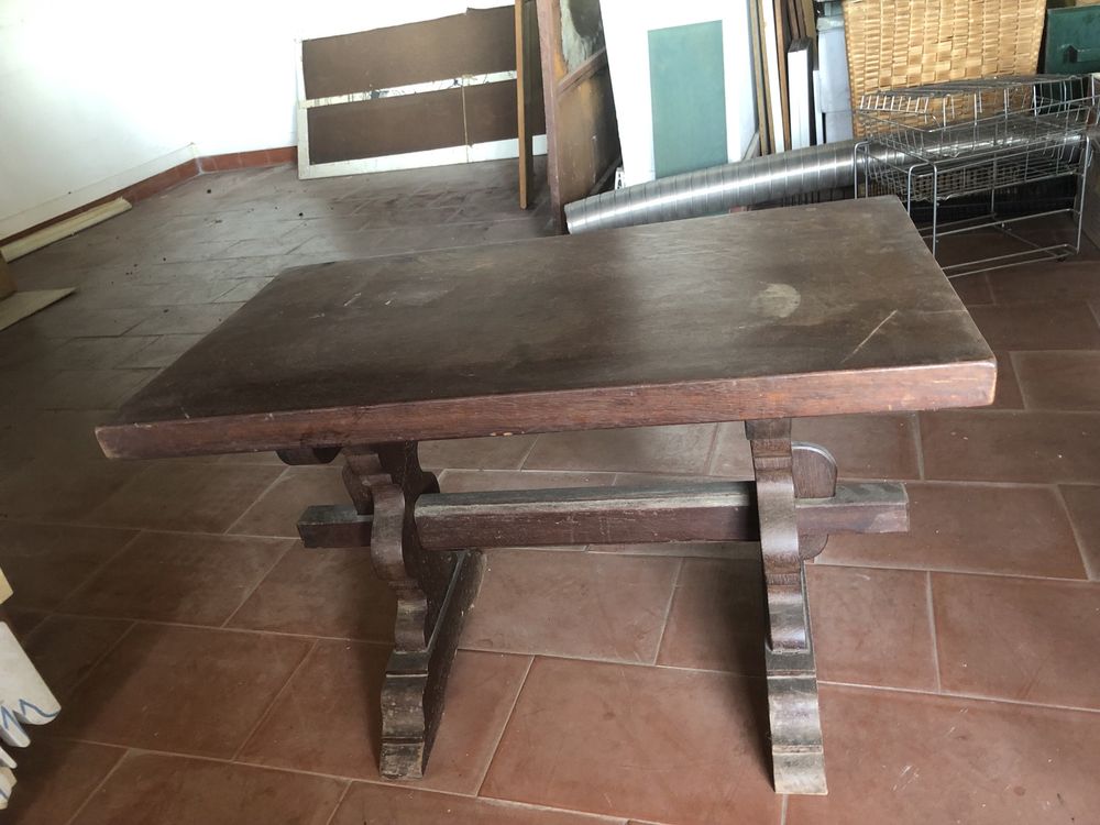 Mesa estilo rústico forte basta passar um pano fica nova