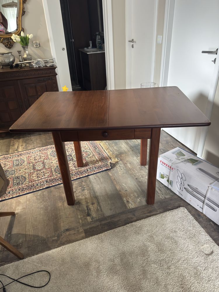 Mesa em madeira de abrir