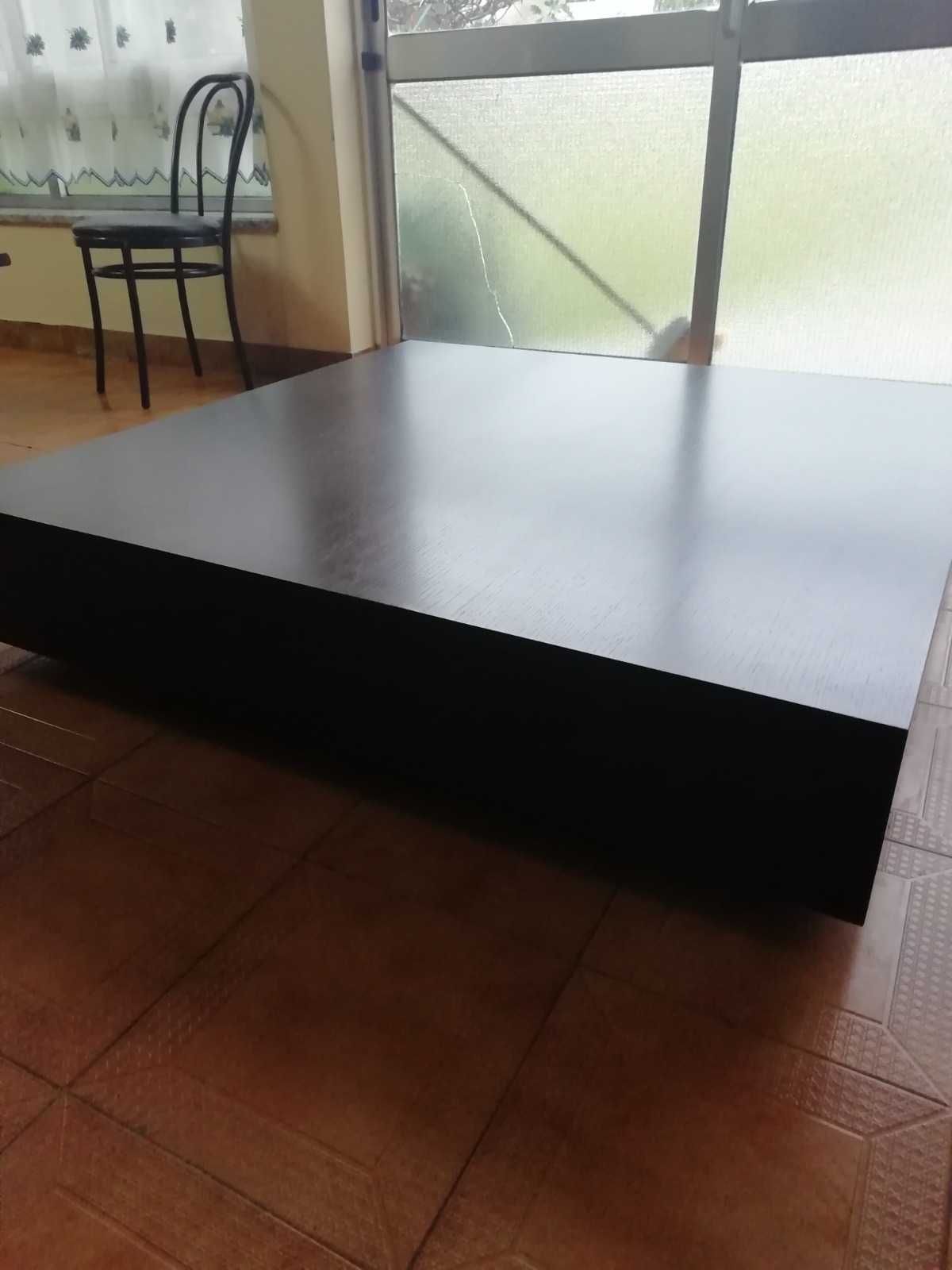 Mesa de centro em madeira