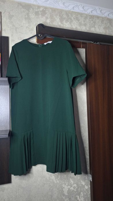 Гарна зелена стильна сукня zara