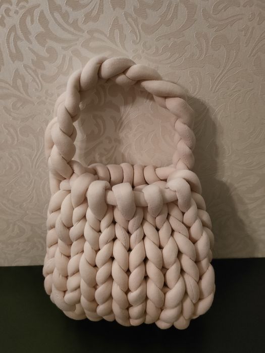 В'язана сумка з товстої пряжі