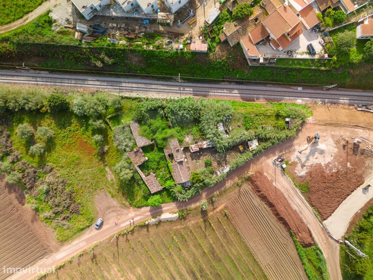 Moradia para reabilitação total com vista para o Castelo de Óbidos