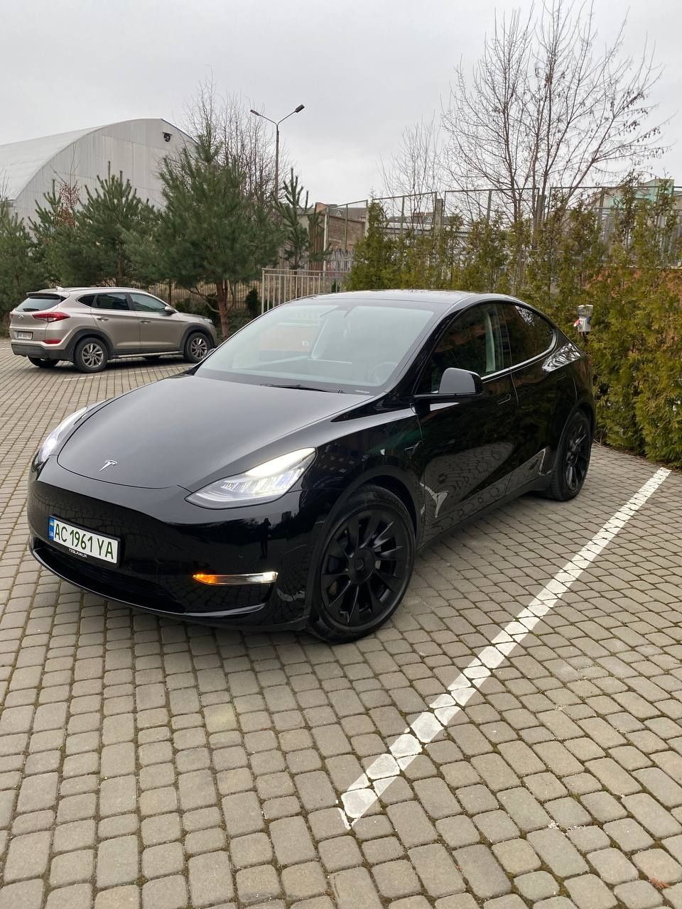 Tesla  model   Y.