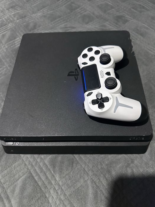 PlayStation 4 Slim + Comando novo