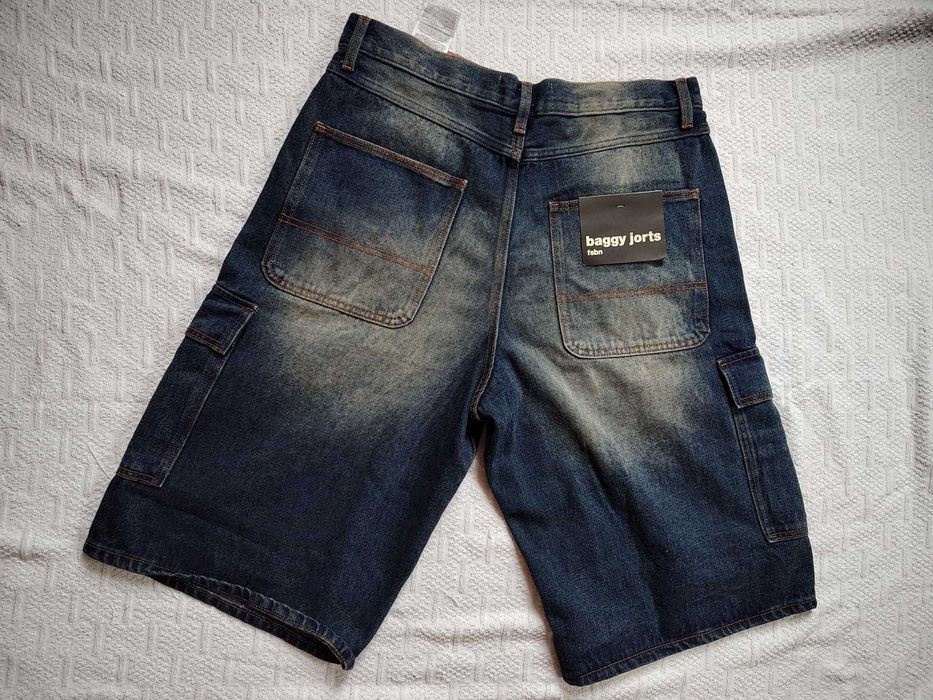 Продам шорти джинсові нові.