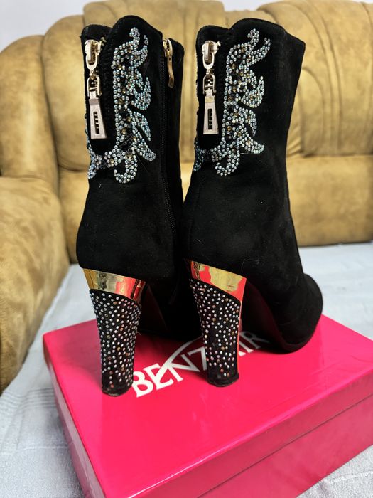 Продам чобітки 36 розмір