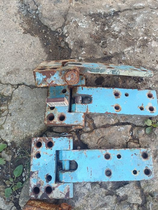 Дверні залізні завіси