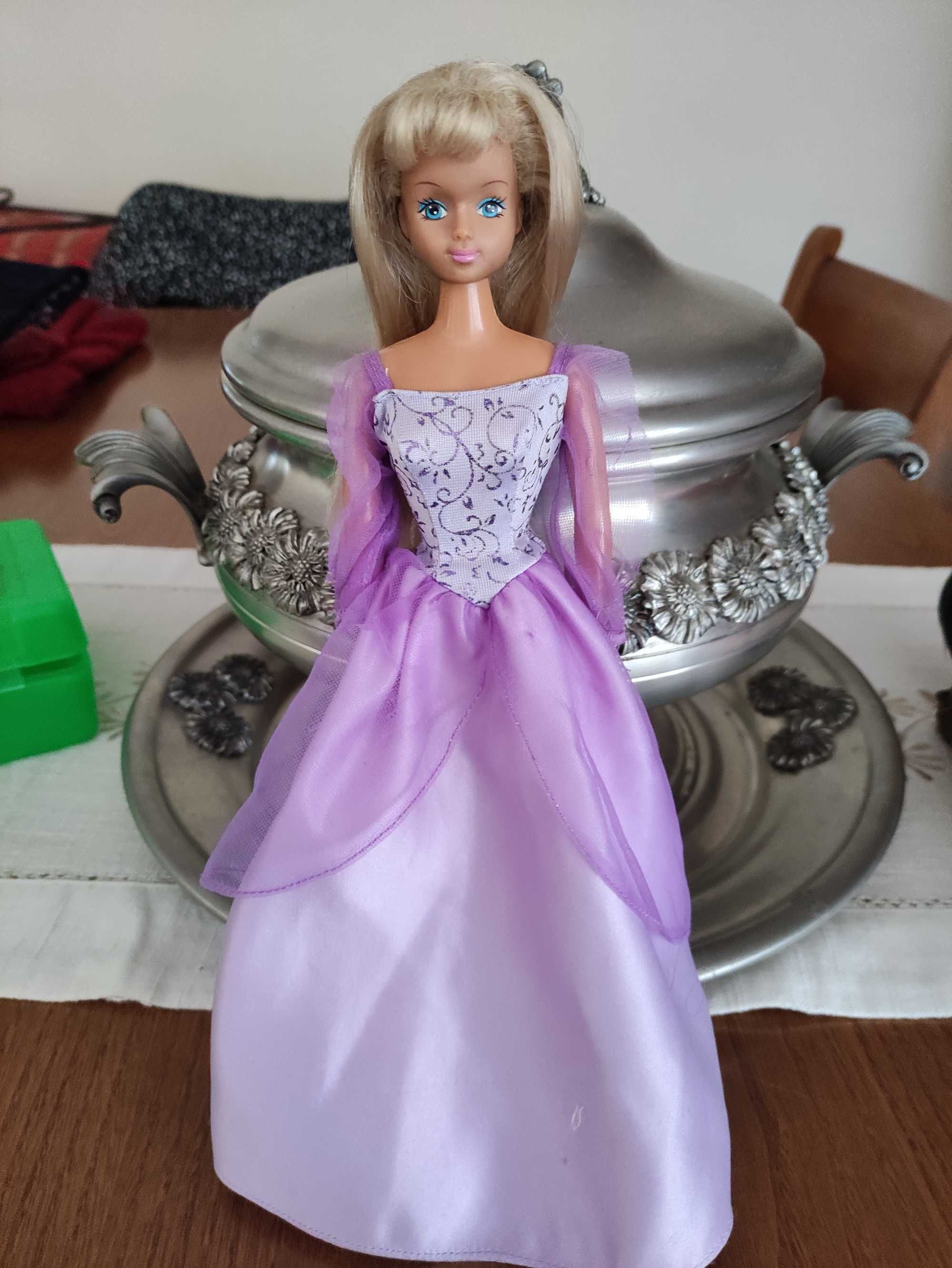 Bonecas Barbies Com Roupa e Acessórios