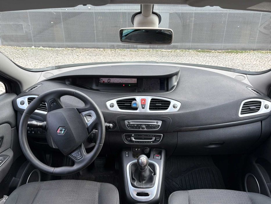 Renault Grand Scenic Preto