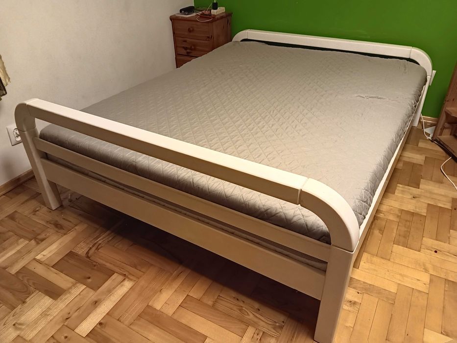 łóżko drewniane 160x200 z nowym materacem