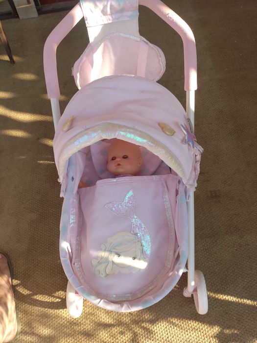 Carrinho de Bonecas com mochila e boneca