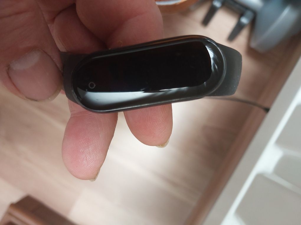 Opaska Mi Band i ładowarka