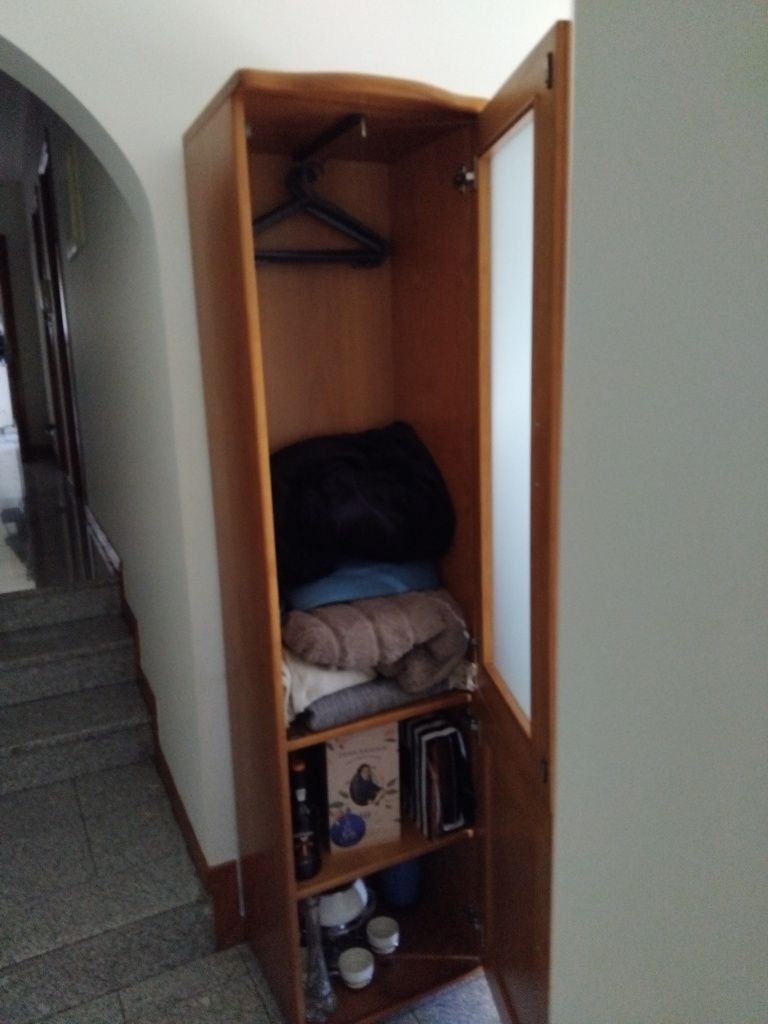 Móvel de sala ou entrada para arrumação