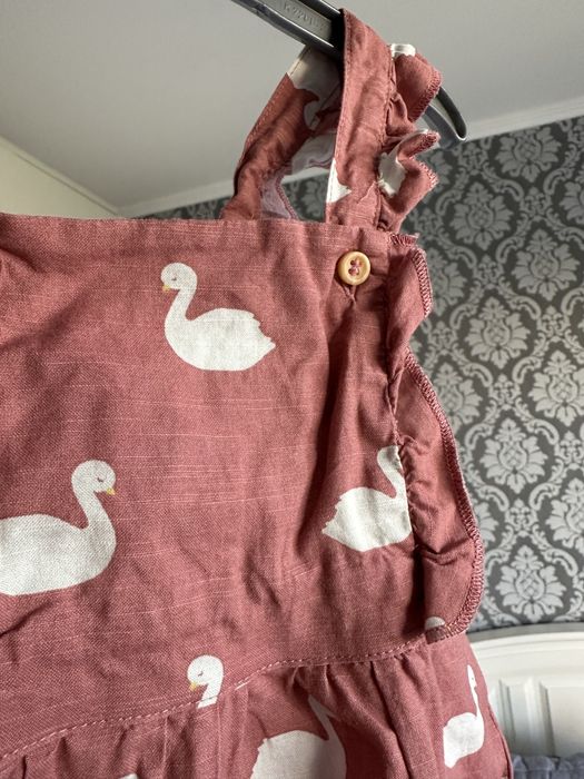Ramper kombinezon body ogrodniczki H&M w łabędzie z falbankami 80cm