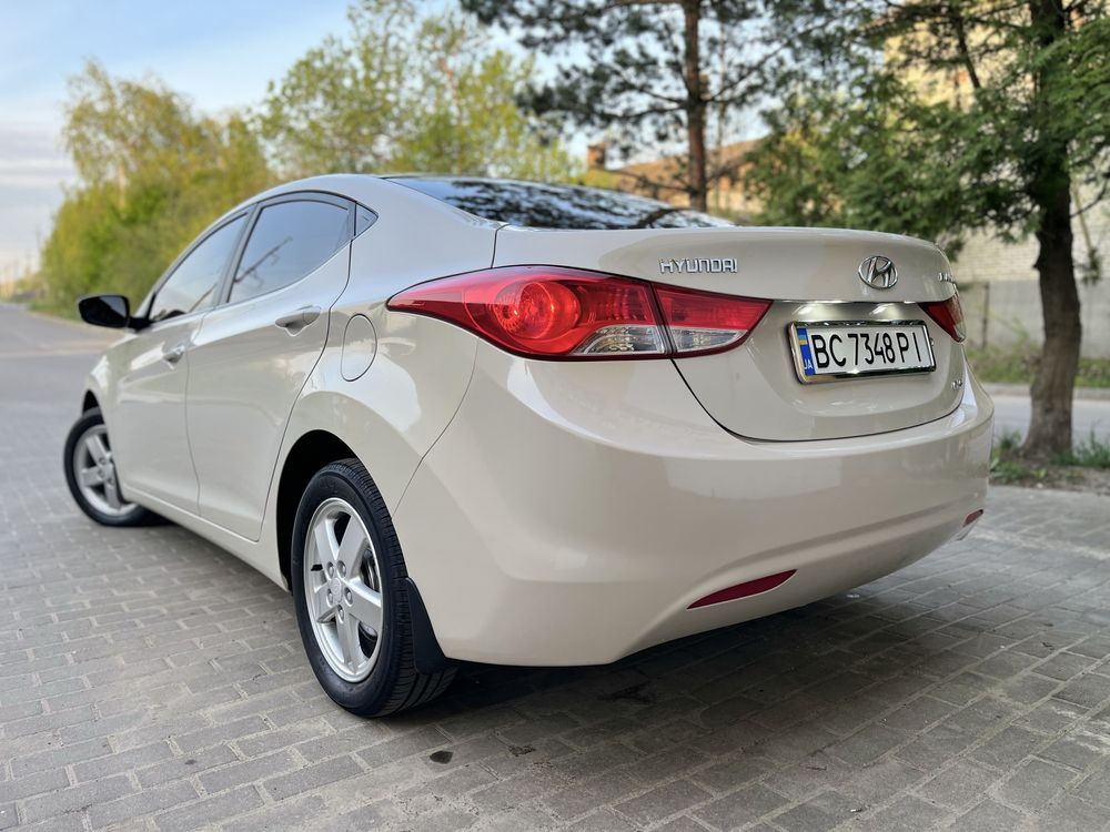 HYUNDAI Elantra Official