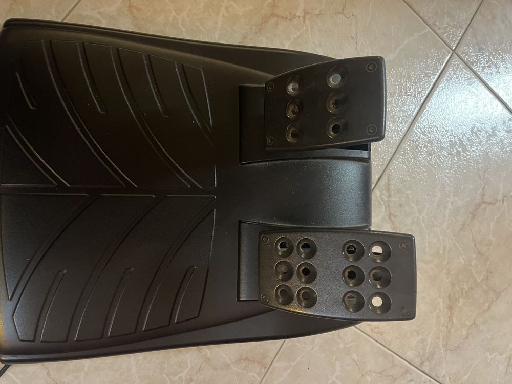 Logitech Driving Force Visitar > GT+Pedals (PS3/PS2/PC)