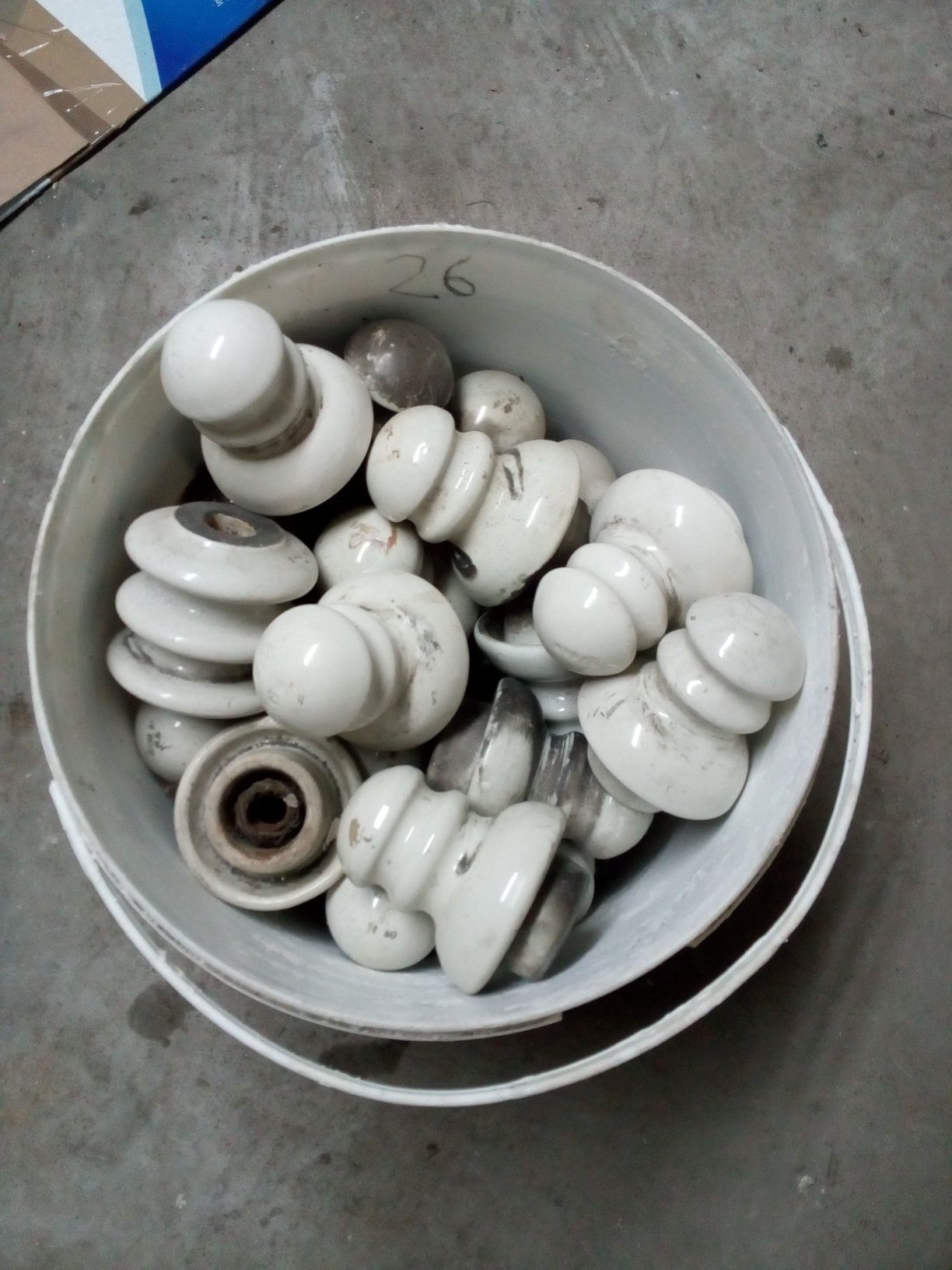 Izolatory porcelanowe