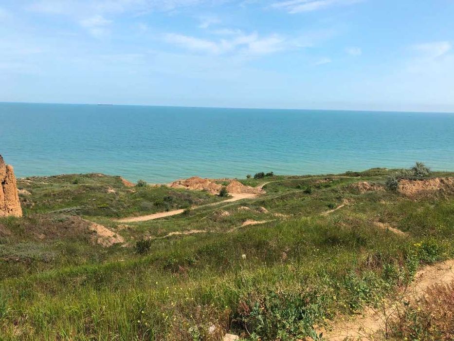 Продам 7 соток в закрытом кооперативе возле моря.