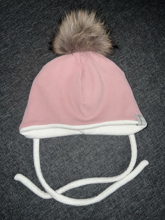 Шапка для дівчинки з натуральним балабоном 48 розмір