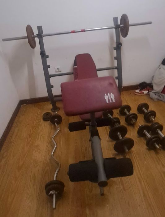 vendo banco supino newfit sculptor reto e inclinado 
barra de 15kg com