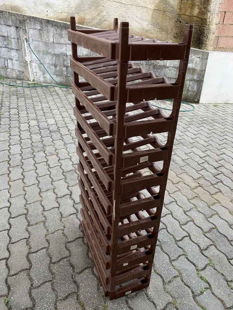 Garrafeira de plastico