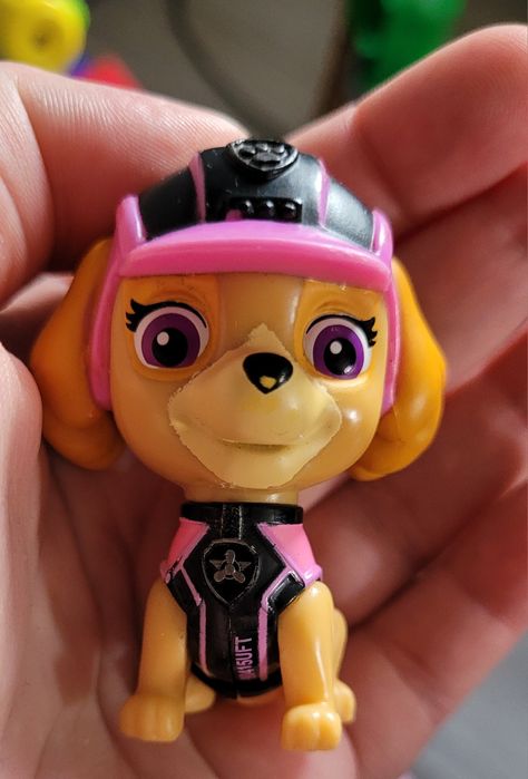 Figurka Skye Psi patrol plus świecącą bransoletka