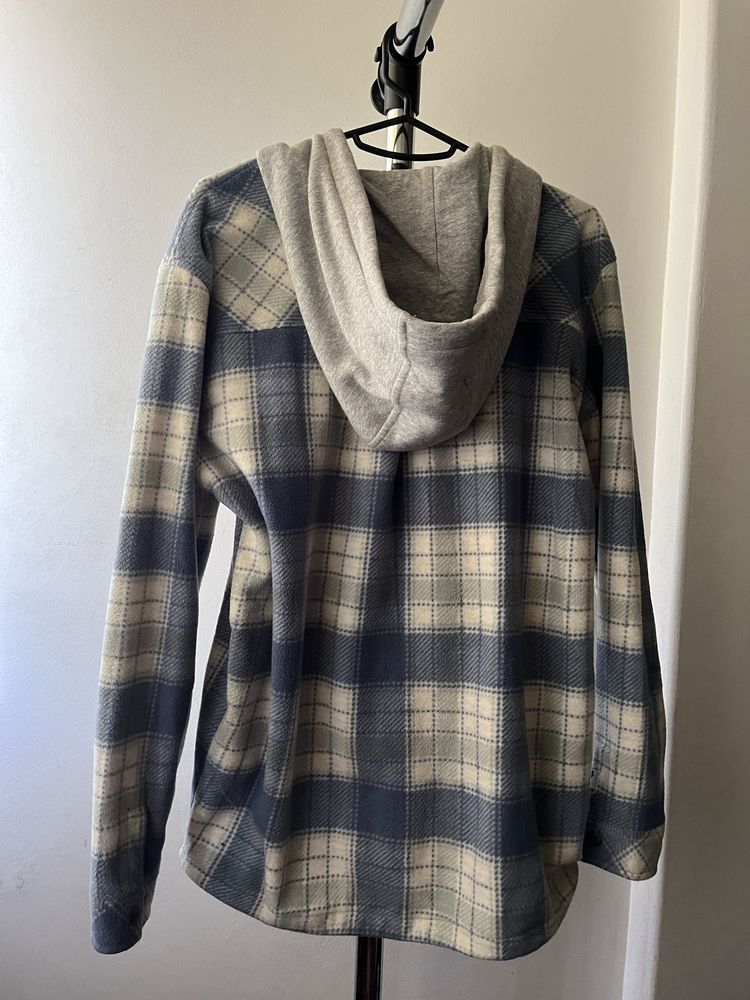 camisa-casaco azul e branco da quiksilver