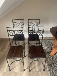 4 krzesła metalowe z drewnianym siedziskiem