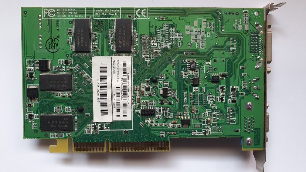 ATI RADEON 9600. 256MB DDR AGP 8X Super Stan Retro.