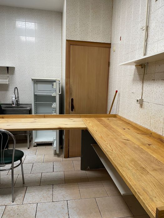 Деревʼяна стільниця