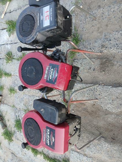 Siknik Briggs&stratton ,12,5 KM ,13.5km.Silnik brigss ,traktorek kosia