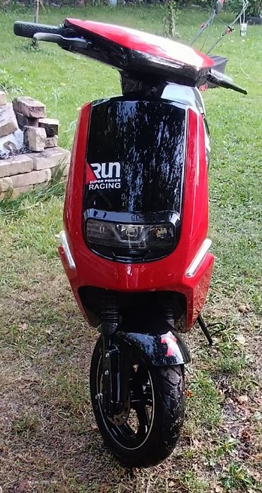 Електроскутер Yadea