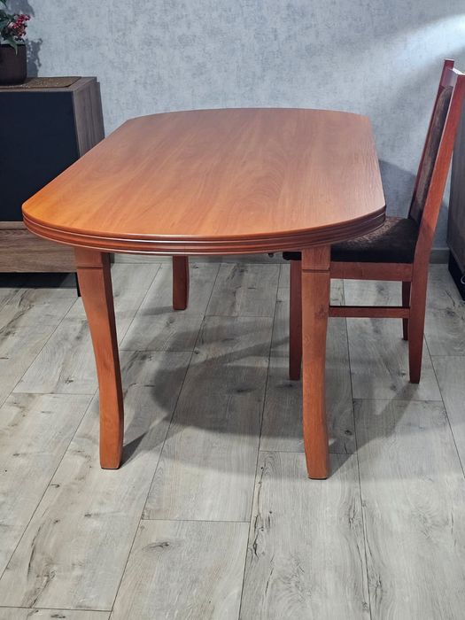 Solidny drewniany stół + 4 krzesła