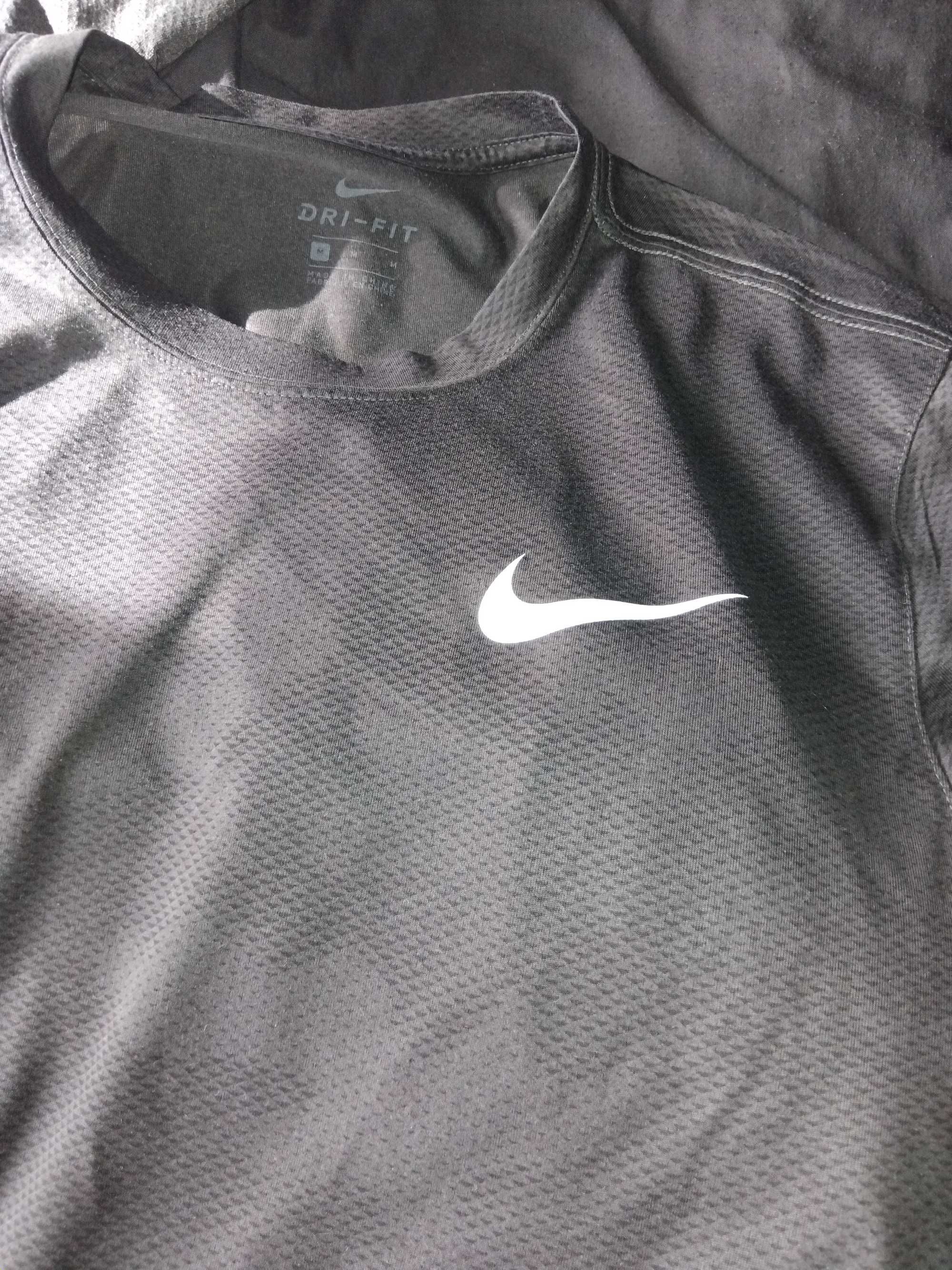 Koszulki nike 4 sztuki