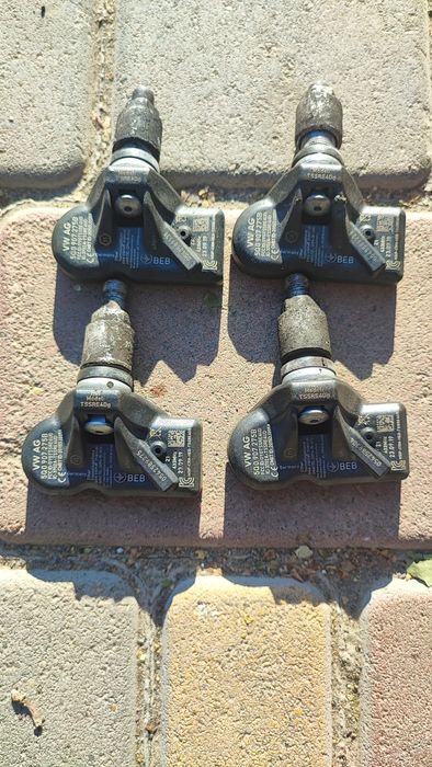 Датчик давлени воздуха в шинах.