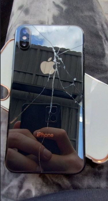 Айфон х в хорошем состоянии ПРОДАЮ ПО МЕСТУ АКБ 82%
Разбита крышка а т