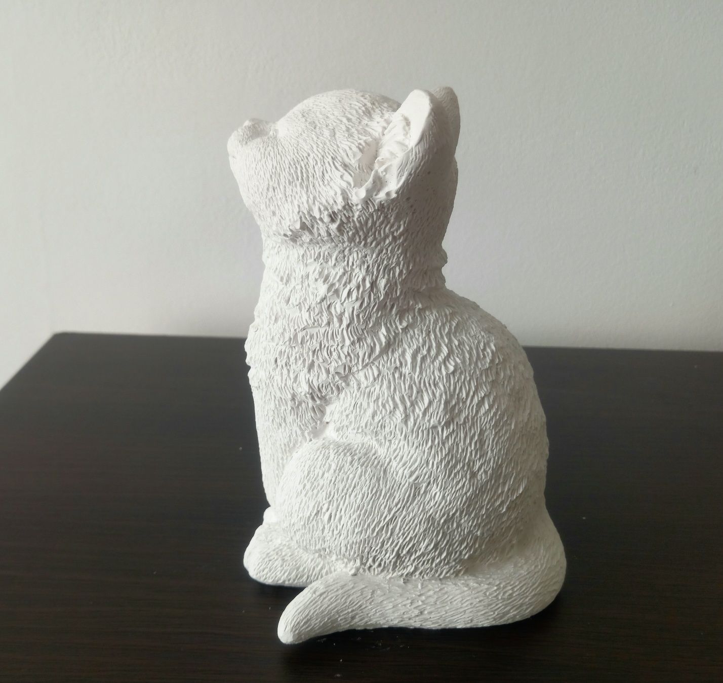 Kot z gipsu ceramicznego Siedzący kot Figurka
