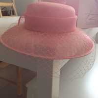 Chapéu de cerimónia rosa