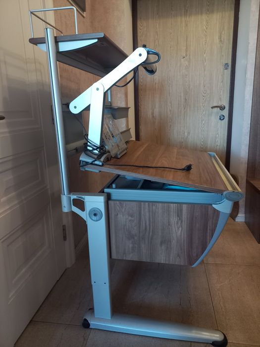 Письменный стол. Рабочий,универсал.