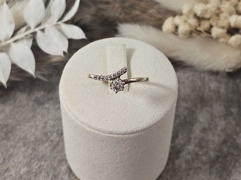 Złoty pierścionek PRÓBA 375 ROZM: 17 WAGA: 1,57G