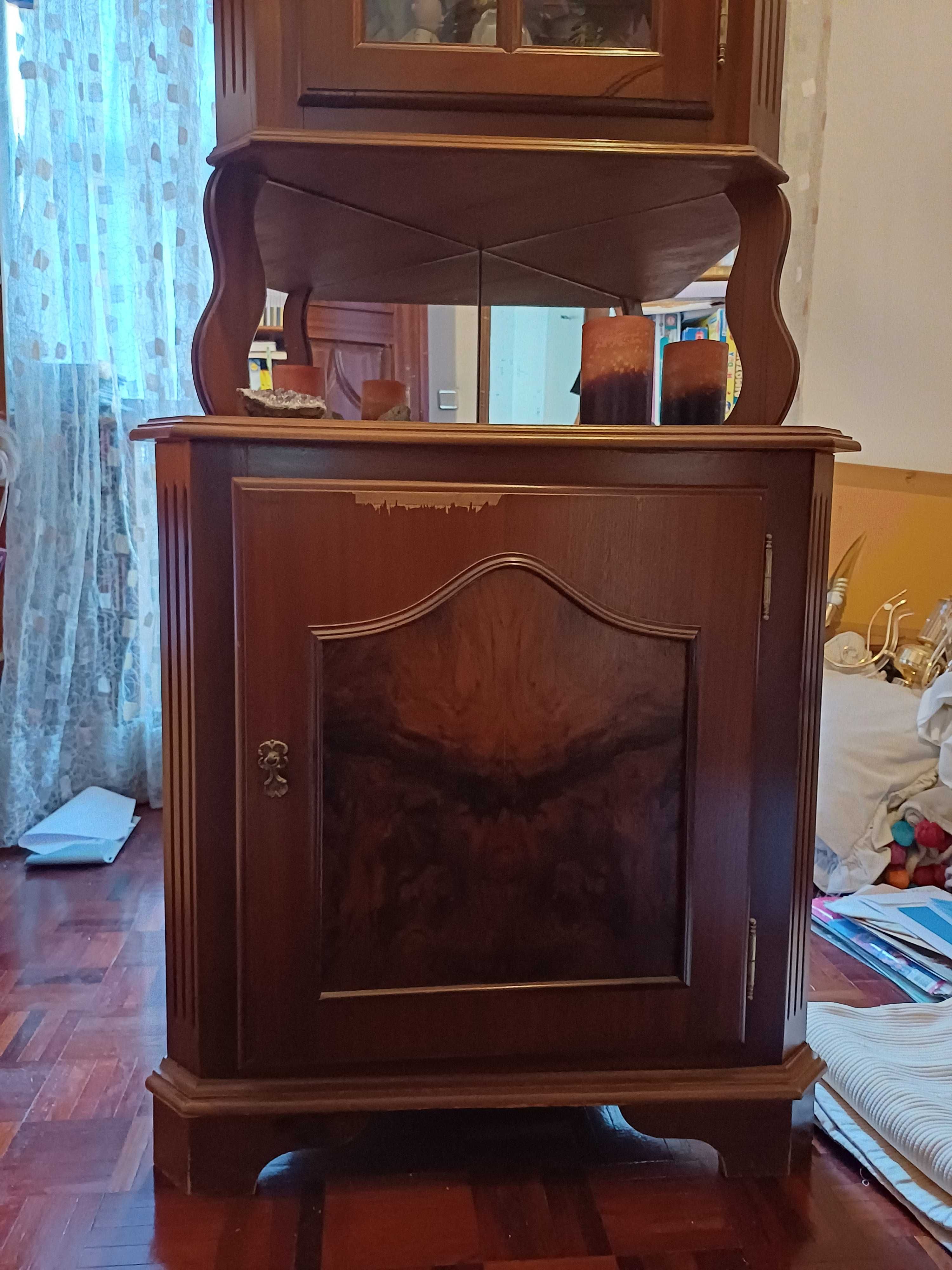 Móvel de canto castanho