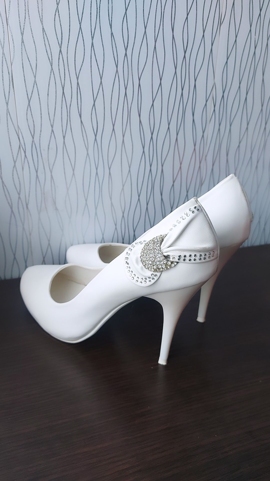 Білі жіночі туфлі