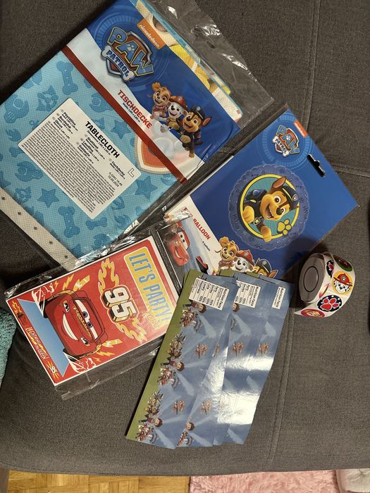 Zestaw nowy obrus i balon psi patrol + 5 zaproszeń + naklejki