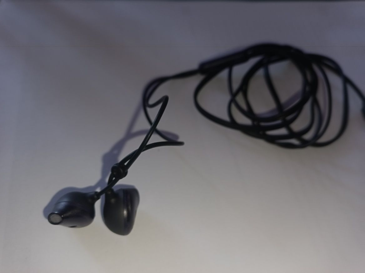 Zestaw słuchawkowy Philips z mikrofonem na kablu