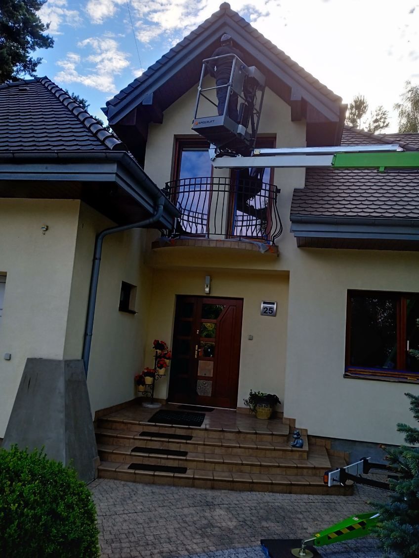 Wynajem podnośnika koszowego z operatorem