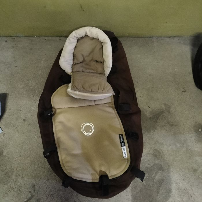 Carro trio da marca bugaboo