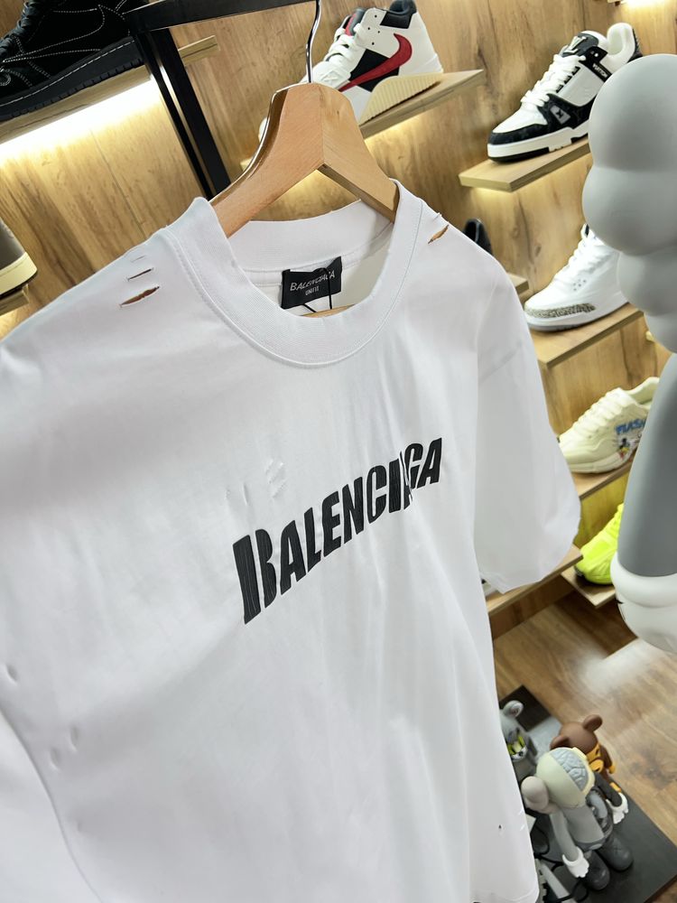 Футболка Balenciaga White / Black Logo
