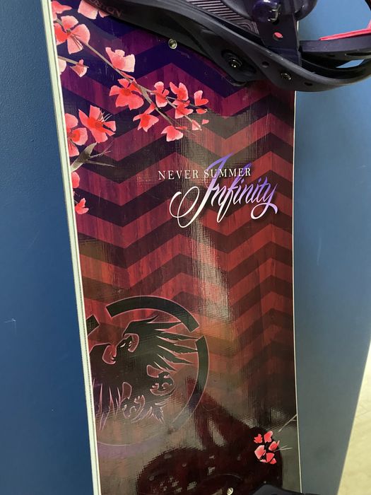Damska Deska snowboardowa Never Summer Infinity - 149 cm